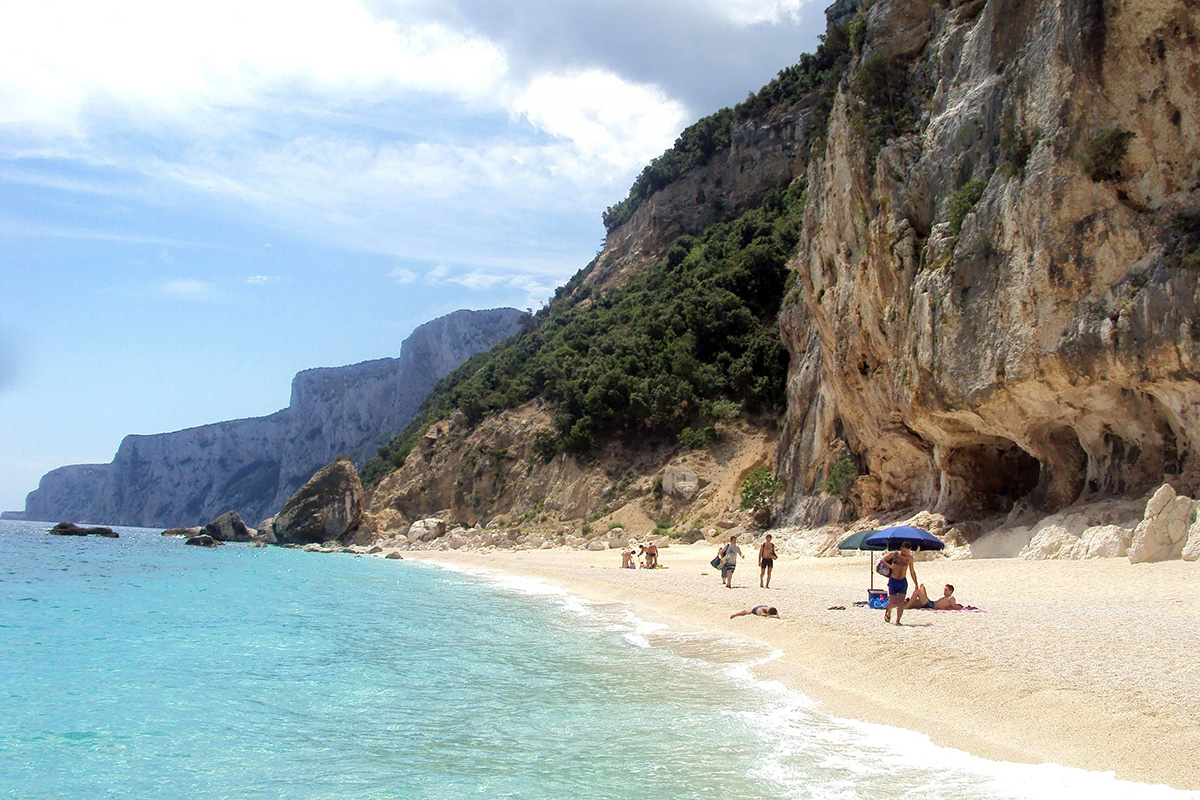 10 лучших пляжей в Европе для семейного отдыха. Кала-Гононе, о. Сардиния, Италия