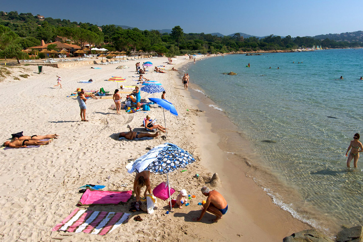 10 лучших пляжей в Европе для семейного отдыха. Пинарелло, о. Корсика, Франция