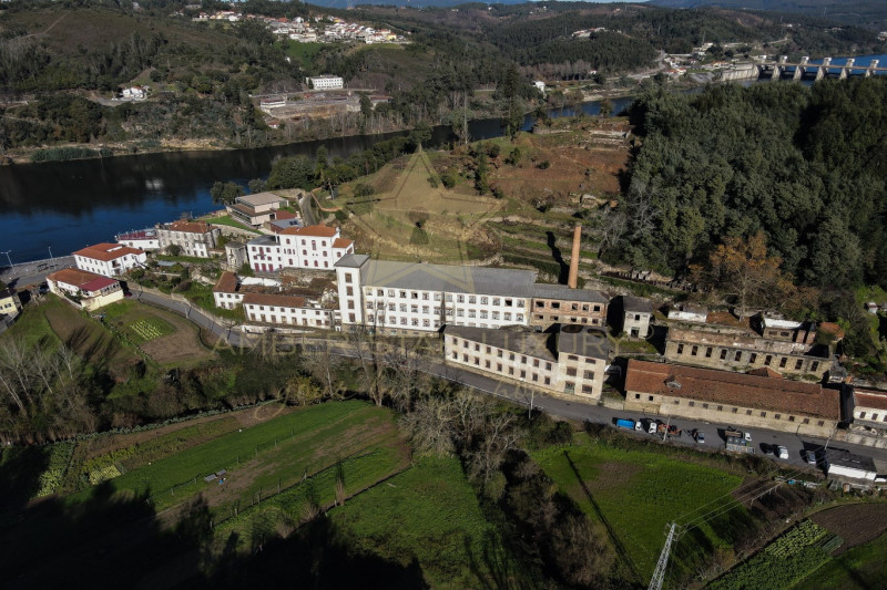 Коммерческая недвижимость в Португалии, в Порту