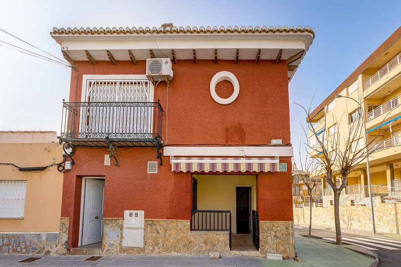 Cottage / House in Spain, in La Torre