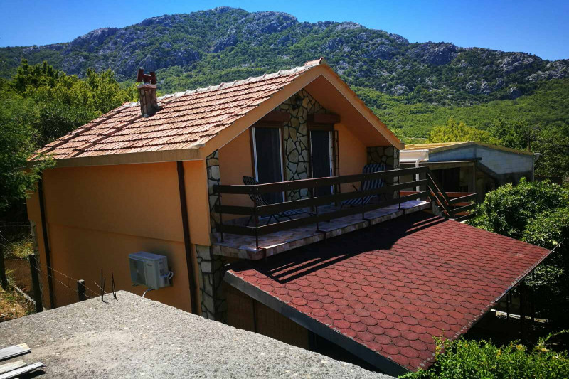 Cottage / House in Montenegro, in Dzhurmani