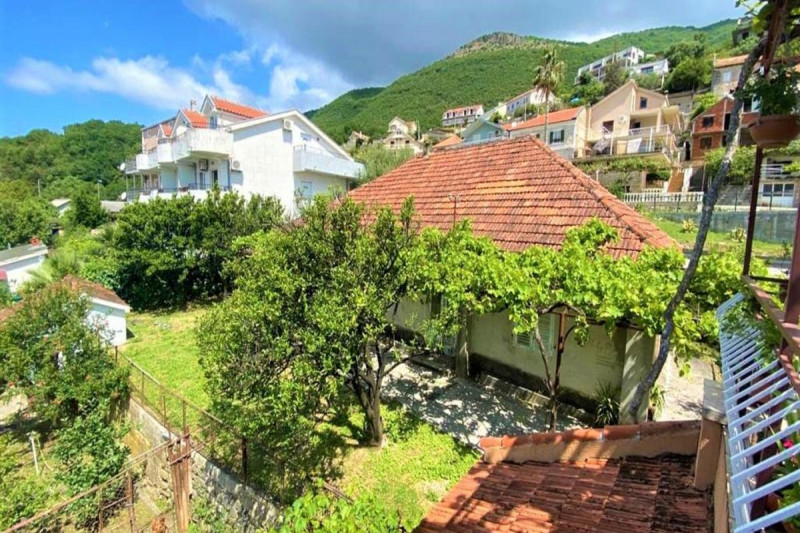 Дом в Черногории, в Кумборе