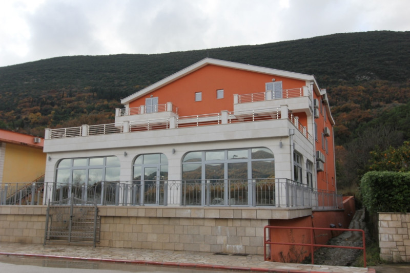 Отель в Черногории, в Игало